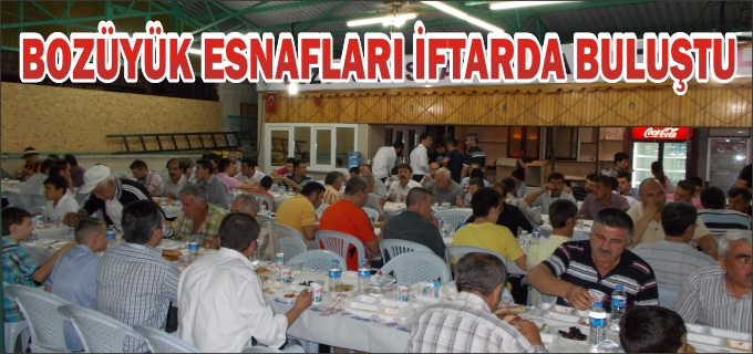 BOZÜYÜK’TE ESNAFLAR İFTAR YEMEĞİ’NDE BULUŞTU