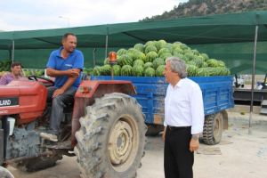 DOLUYLA ÜZÜLDÜLER KARPUZLA GÜLDÜLER