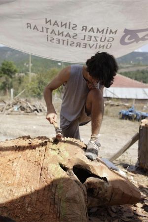 ATIL KÜTÜKLER SANATLA DEĞERLENDİ