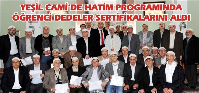 YEŞİL CAMİ’DE HATİM PROGRAMINDA ÖĞRENCİ DEDELER SERTİFİKALARINI ALDI