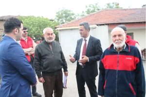 ÇİFTÇİLERE ELMA SİRKESİ DAĞITILDI