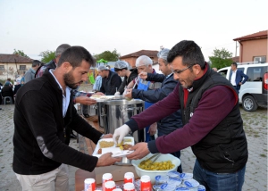 VALİ ŞENTÜRK, KÖYLÜLERLE İFTAR YAPTI