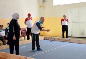 HUZUREVİ SAKİNLERİ BOCCE OYNUYOR