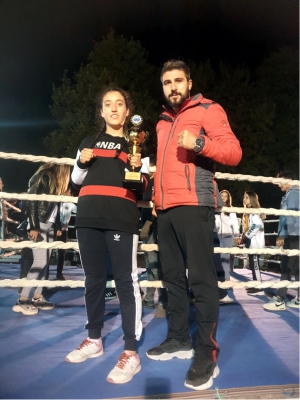 RAKİBİNİ İLK RAUNTTA NAKAVT EDEREK ŞAMPİYON OLDU