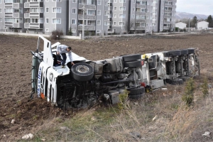 GAZ YÜKLÜ TIR DEVRİLDİ