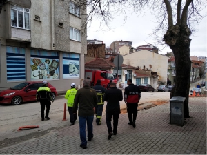 ASILSIZ İHBAR EKİPLERİ ALARMA GEÇİRDİ!