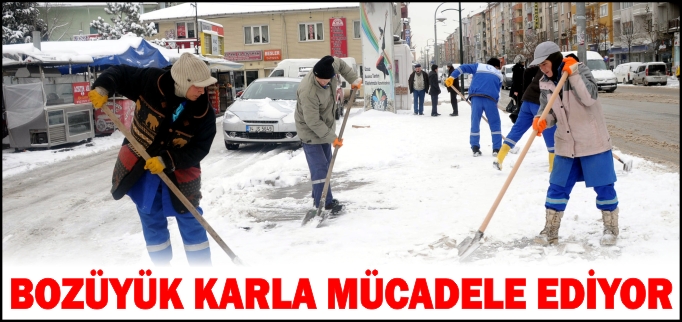 BOZÜYÜK’TE KAR TEMİZLEME ÇALIŞMASI YAPILDI