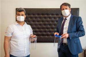 BŞEÜ'DE SİPERLİK MASKE ÜRETİMİ BAŞLADI