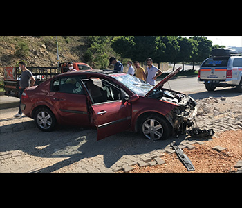 Akasya Altı Mevkiinde Otomobil Takla Attı, 2 kişi yaralandı