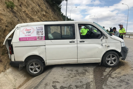 Trafik kazasını ucuz atlattı