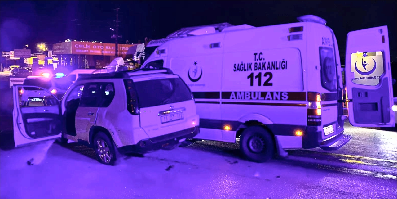 Ambulans kaza yaptı