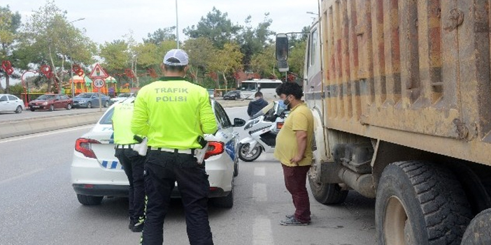 Seyir halindeki motosiklet devrildi