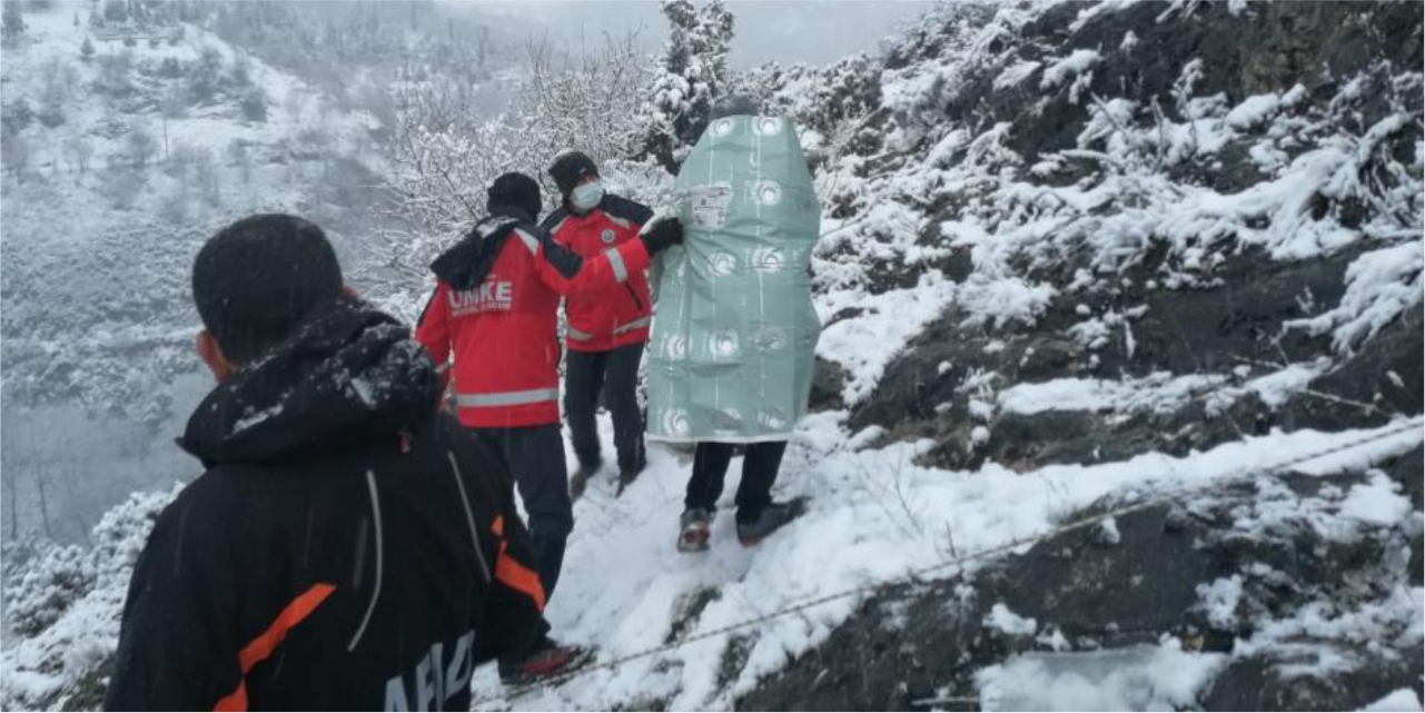 Belekoma Kalesi'nde mahsur kalan şahıs donmak üzereyken son anda kurtarıldı