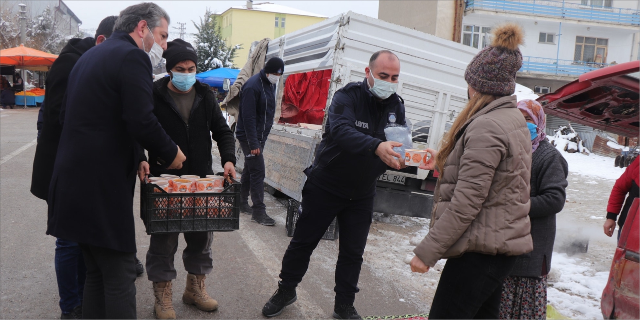 Başkan Suer'den pazarcı esnafına çorba ikramı