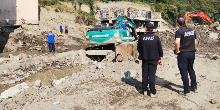 Bilecik AFAD ekibi rüya apartmanındaki çalışmalara destek veriyor