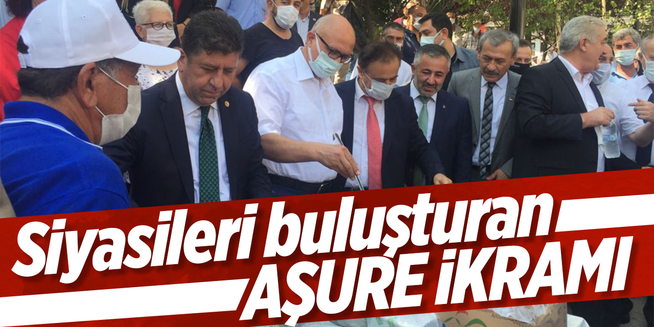 Bilecik'te siyasileri buluşturan aşure ikramı