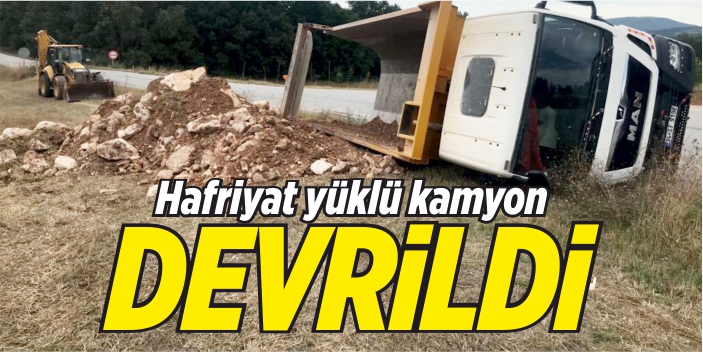 Hafriyat yüklü kamyon devrildi