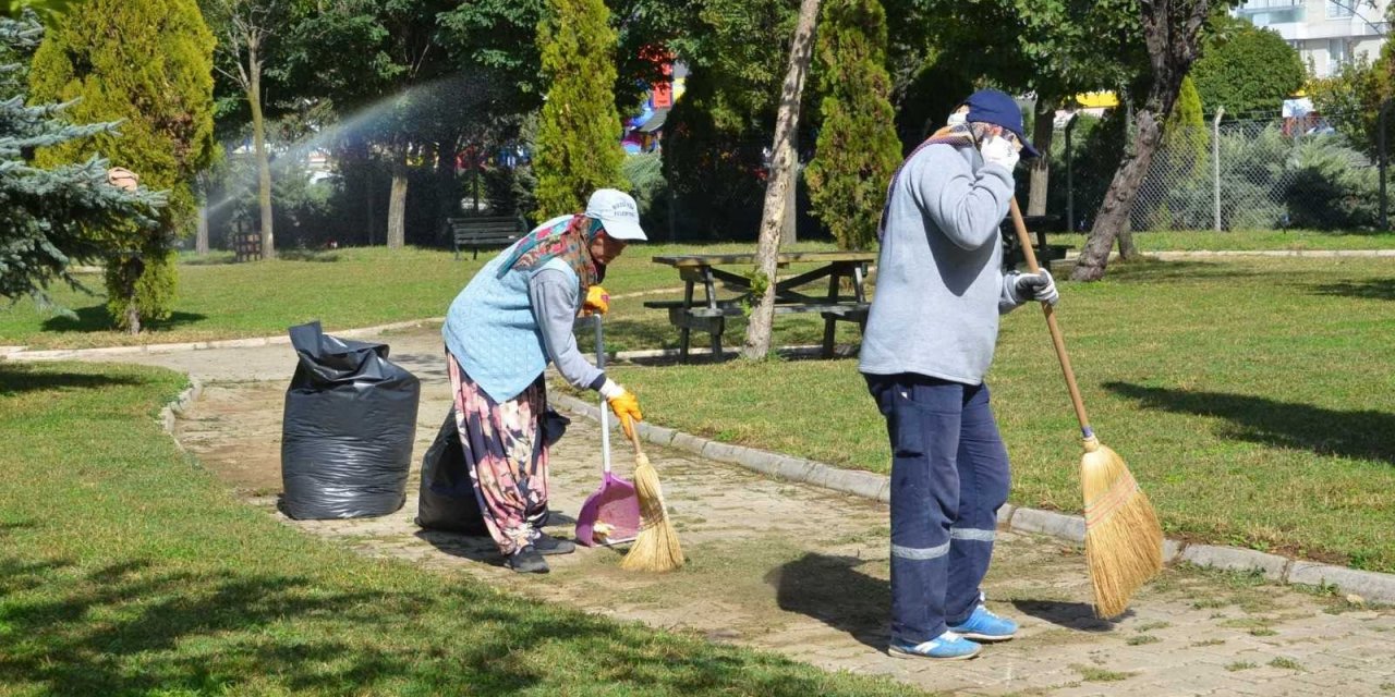 Bozüyük'te Temizlik ve Park Bakımları aralıksız devam ediyor!