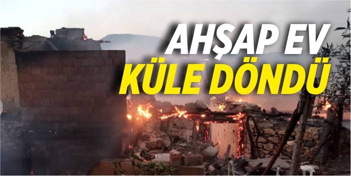 Ahşap ev küle döndü