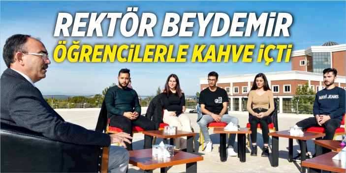 Rektör Beydemir öğrencilerle kahve içti