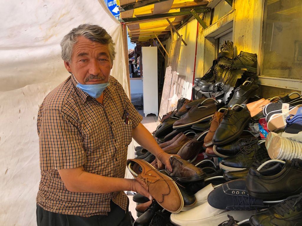 İkinci el ayakkabı satışı ile süren örnek hayat mücadelesi