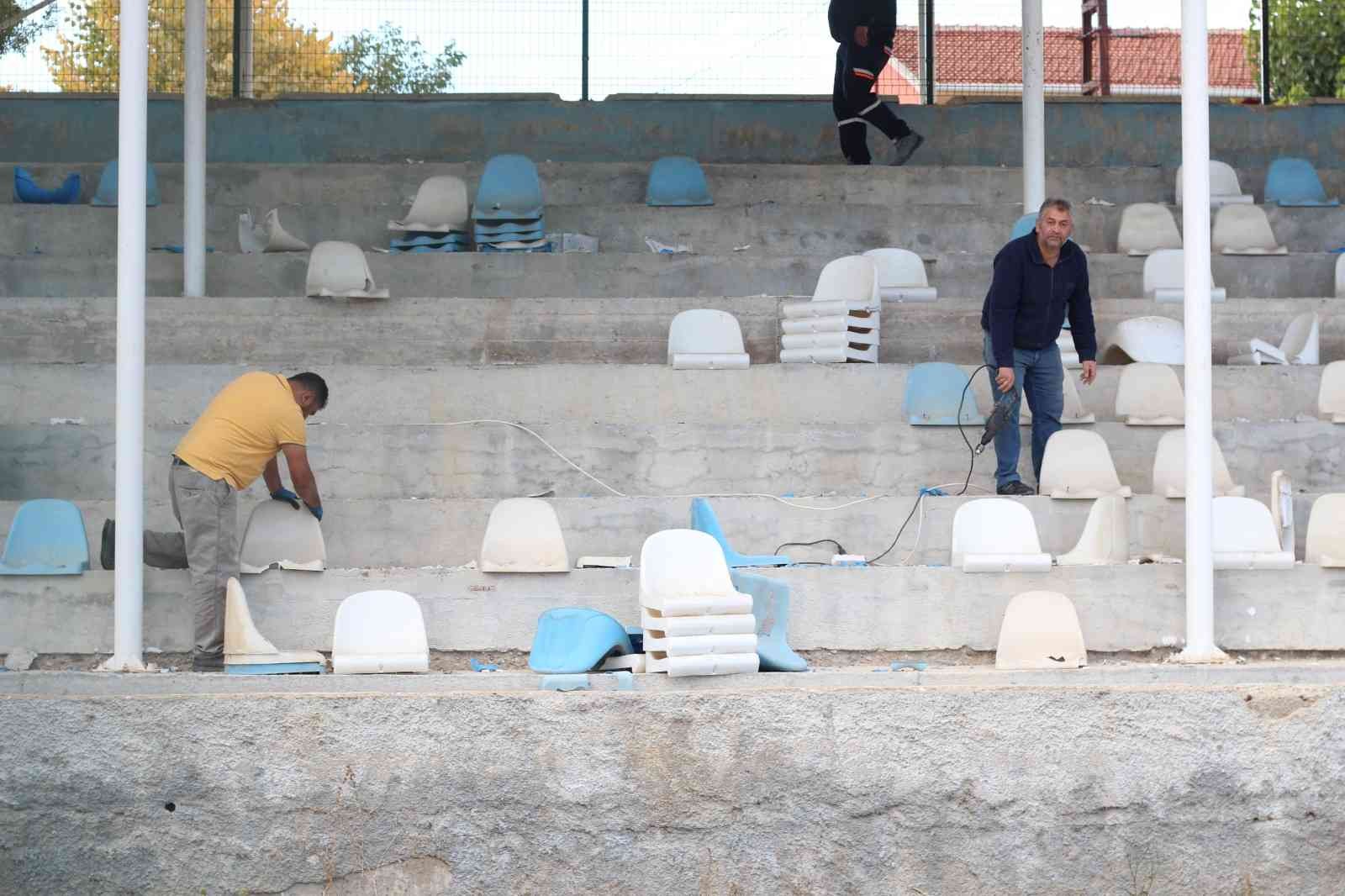 Pazaryeri ilçe stadyumu yenileniyor