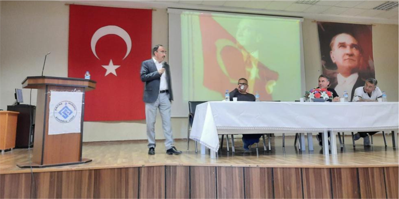 Rektör Hoca, mezun olduğu lisede kariyer günlerine katıldı
