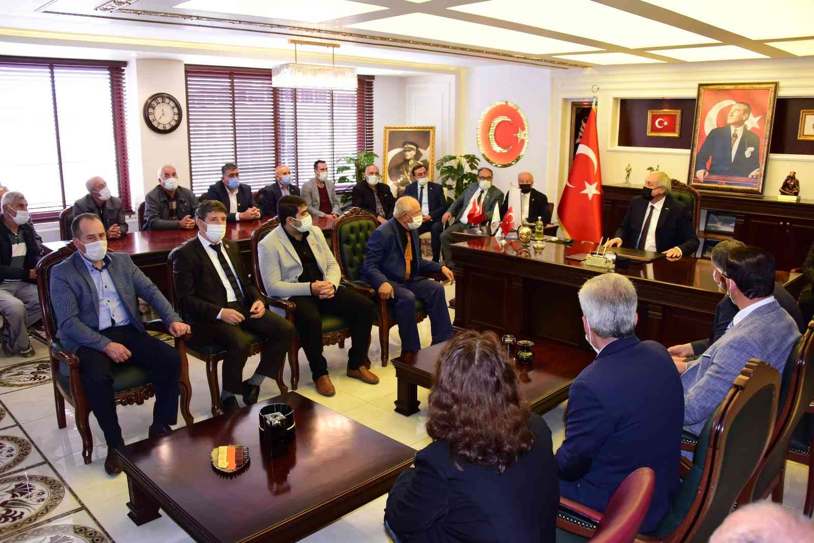 Bozüyük Belediye Başkanı Bakkalcıoğlu, muhtarları makamında kabul etti