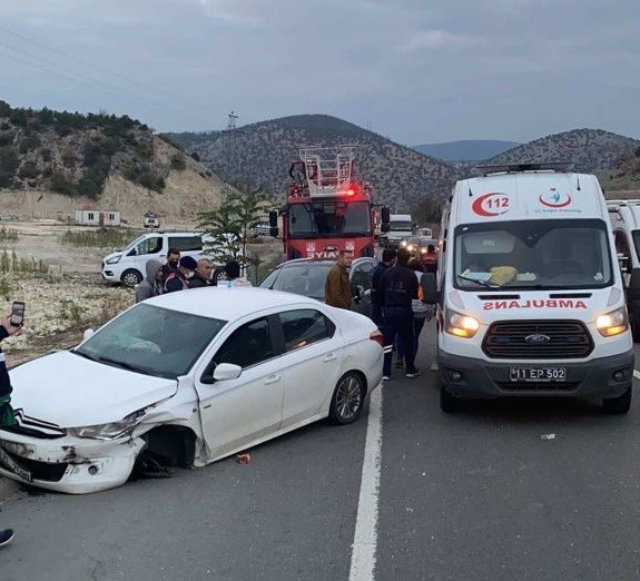 Bilecik’te zincirleme trafik kazası; 4 kişi yaralandı