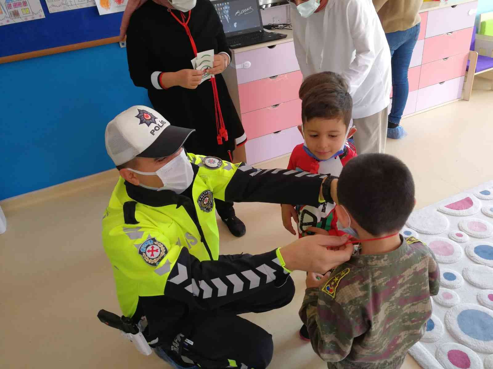 Öğrencilere ‘Trafik Kuralları ve Güvenliği’ konulu eğitim semineri