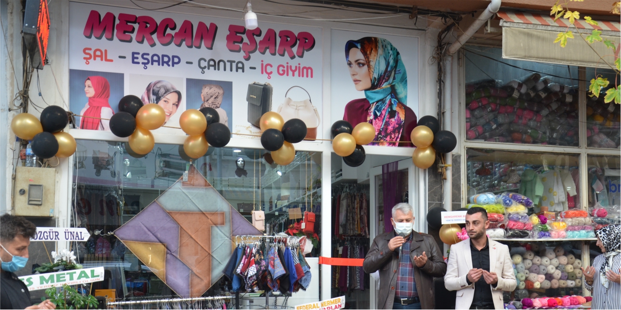 Mercan Eşarp açıldı