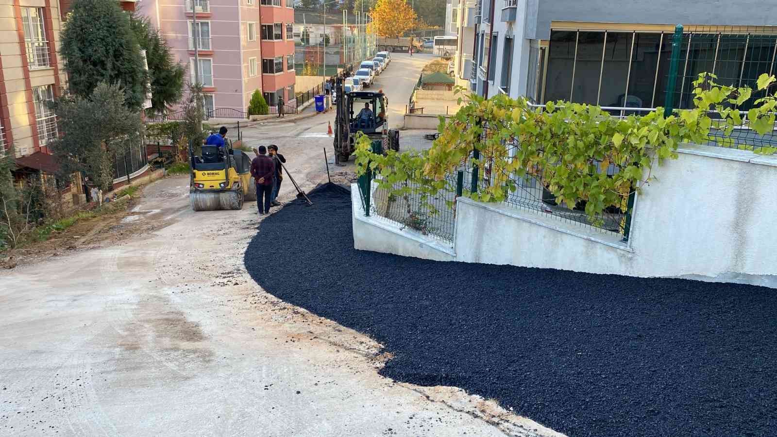 Cadde ve sokaklarda 4 bin tonluk asfalt onarım çalışması yapıldı
