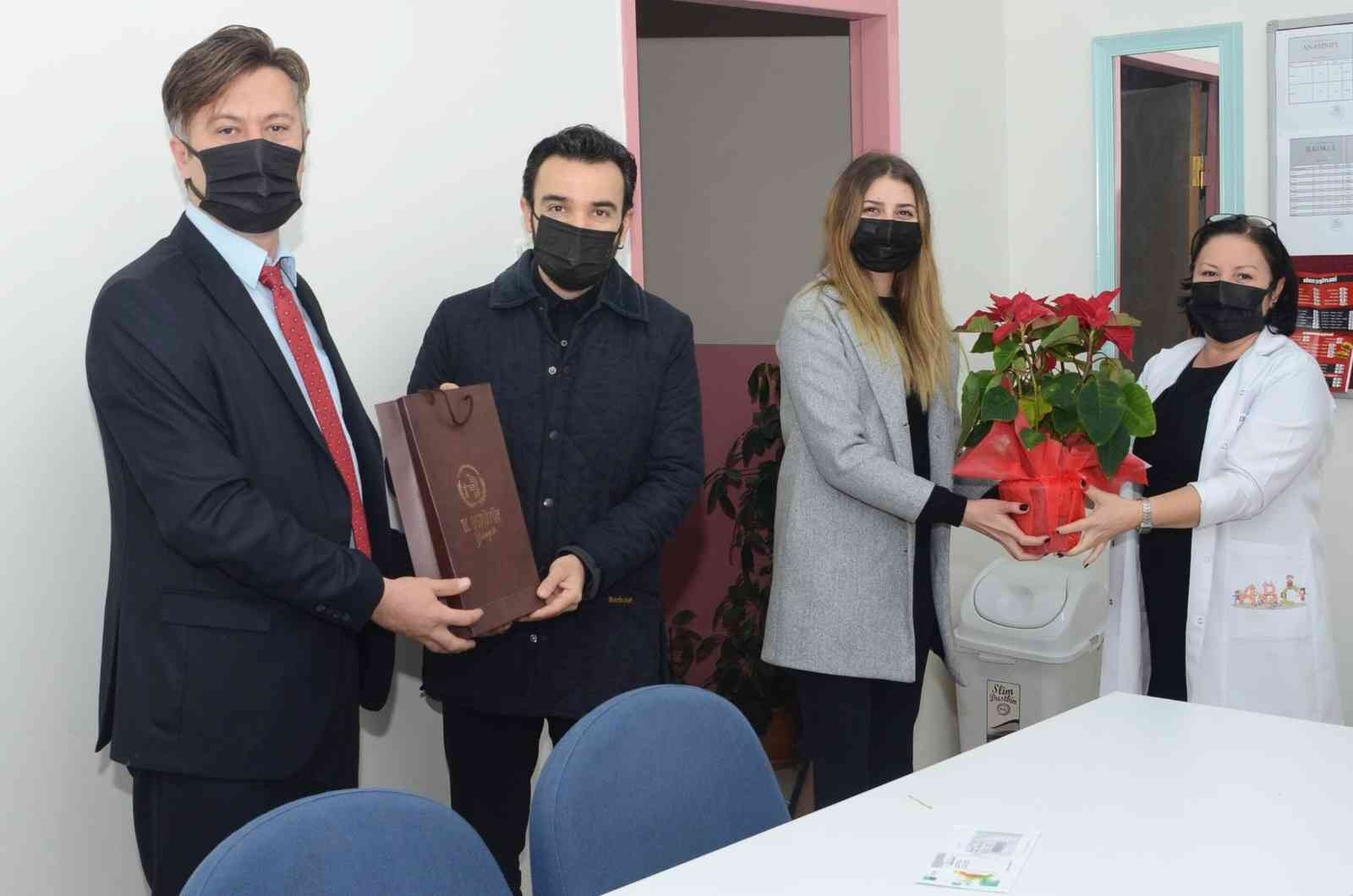 Başkan Bakkalcıoğlu’ndan öğretmenlere çiçekli kutlama