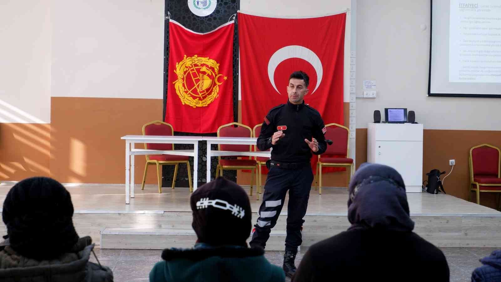 Ev hanımlarına itfaiyeden yangın eğitimi