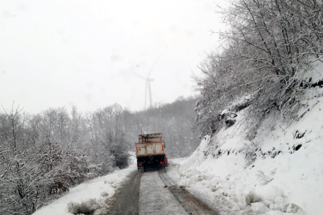 6 köy yolu ulaşıma kapandı