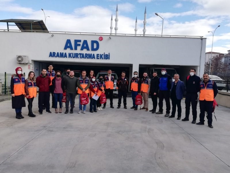 Eğitimlerini tamamlayan AFAD gönüllüleri sertifikalarını aldı