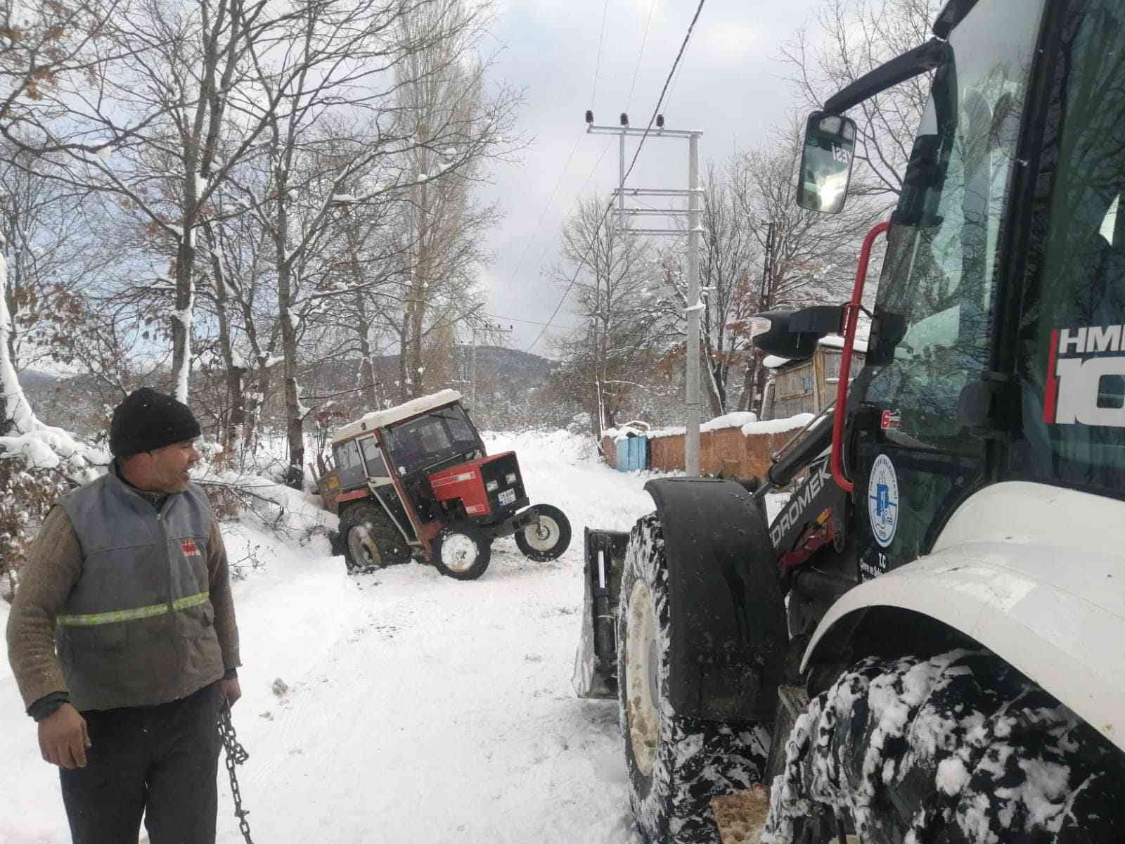 Yolda kalan vatandaşların yardımına belediye koştu