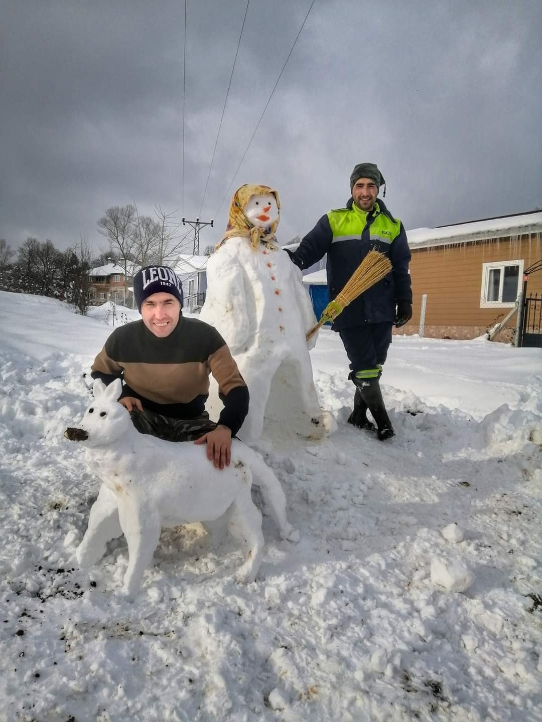 Kardan çizgi film karakteri Şukufe teyze ve köpeğini yaptılar