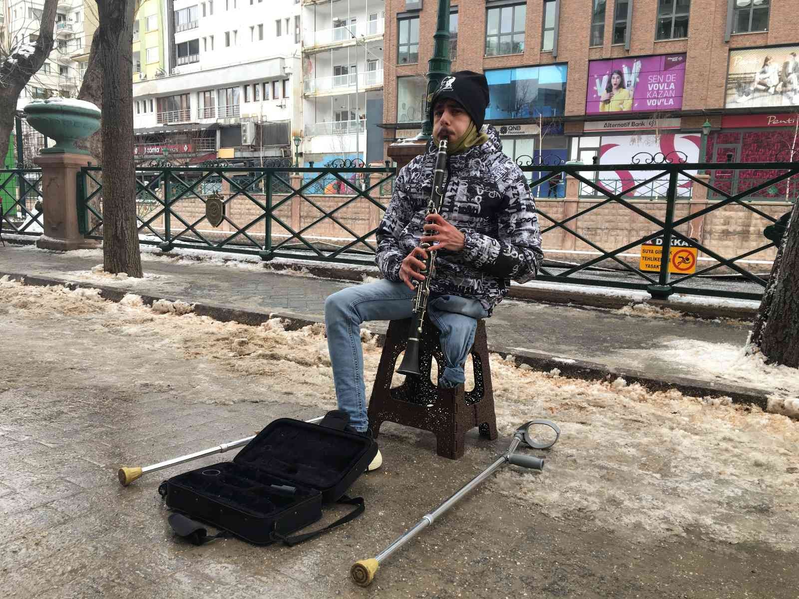 İç savaşta bir bacağını kaybetmesine rağmen hayata küsmedi