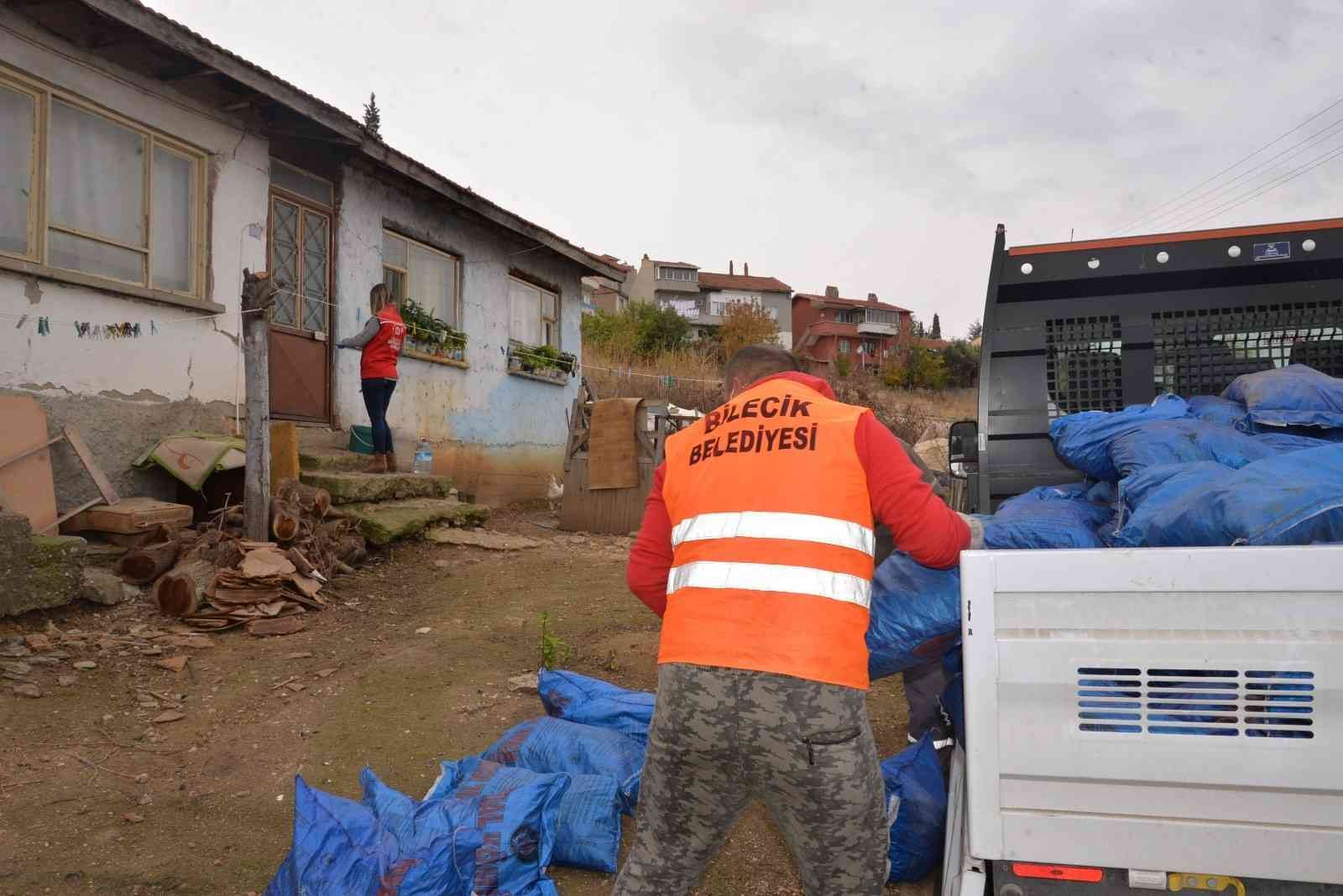 Bilecik’te ihtiyaç sahiplerine kömür yardımları devam ediyor