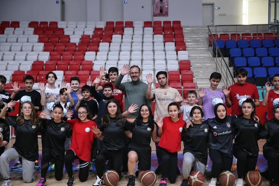 Gençlik ve Spor Bakanı Kasapoğlu’ndan Bozüyük’e sürpriz ziyaret