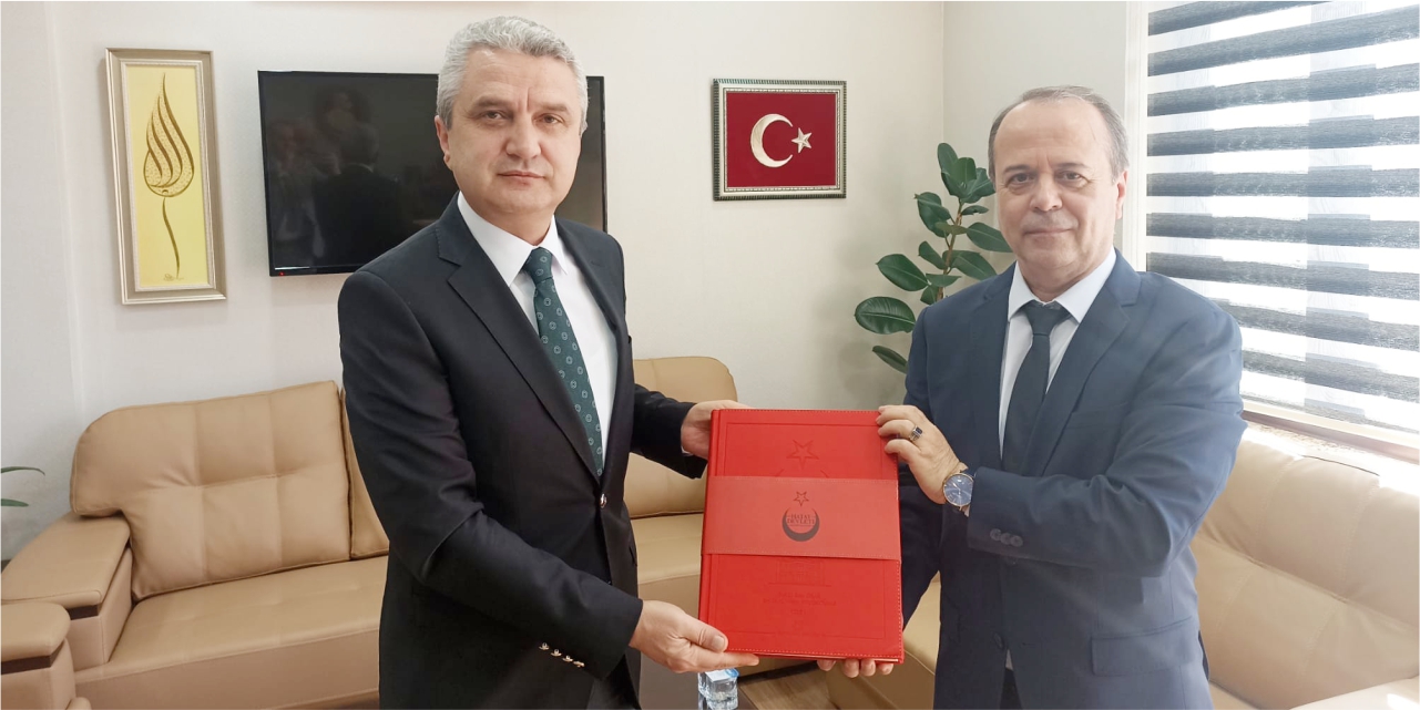 Müdür Yalçıntaş, “Hatay Devleti Resmi Gazetesi” kitabını takdim etti