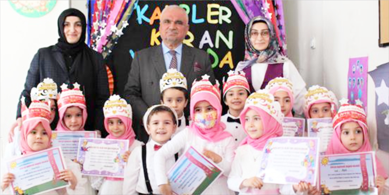 Minikler Kur'an'a geçmenin sevincini yaşadı