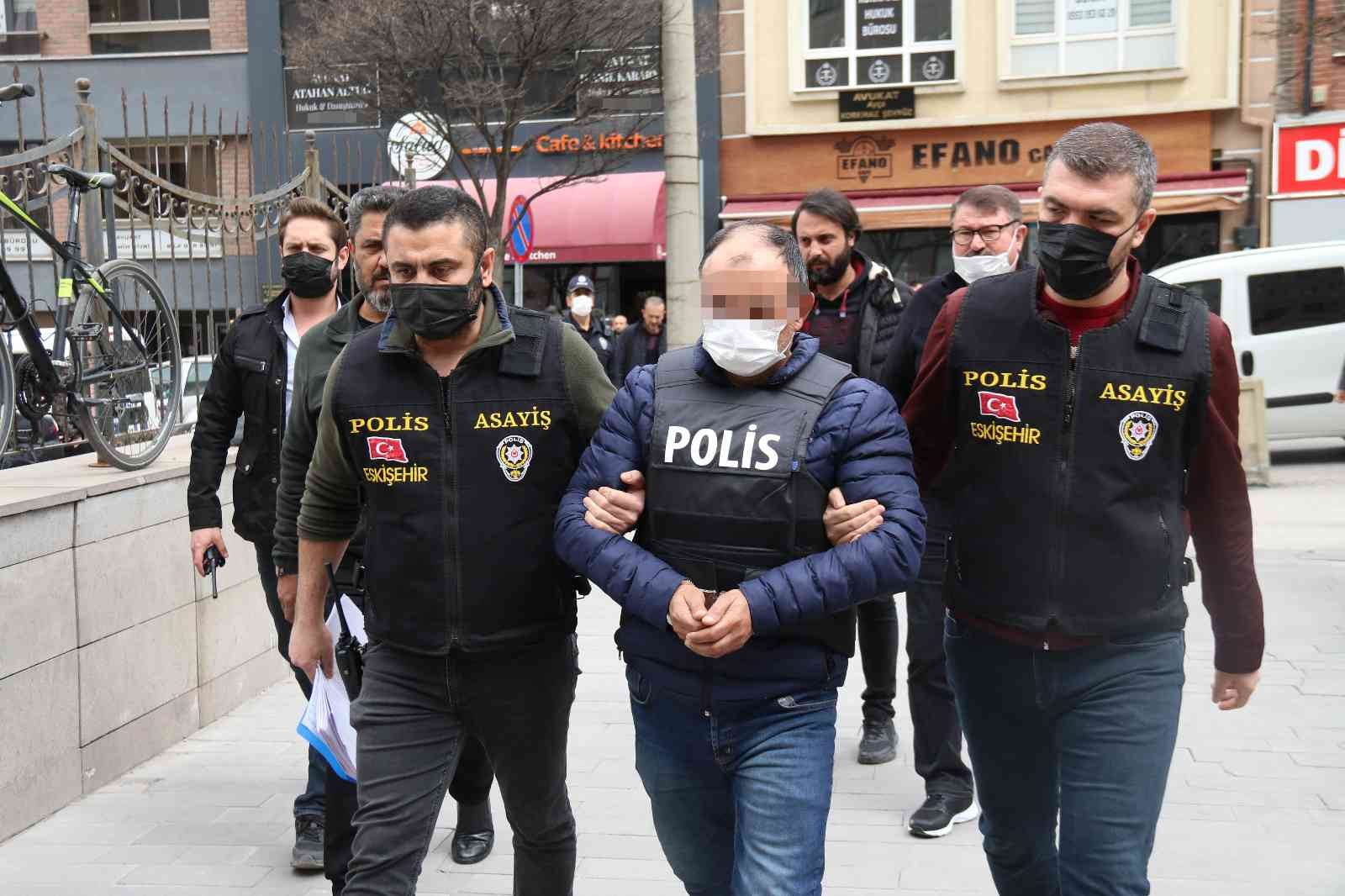 Husumetli olduğu kişiyi bakın nasıl öldürdü!