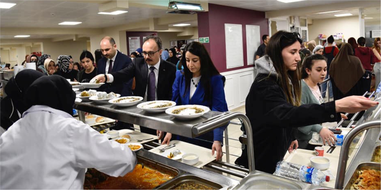 Vali Kızılkaya öğrencilerle iftar yaptı