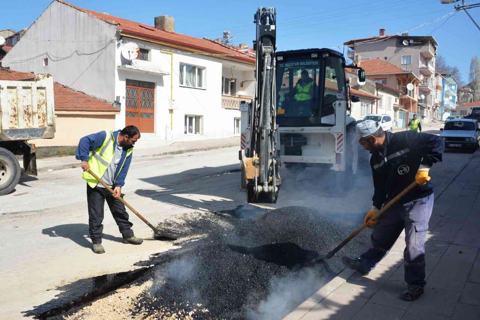 Bozüyük’te altyapı ve yol çalışmaları sürüyor