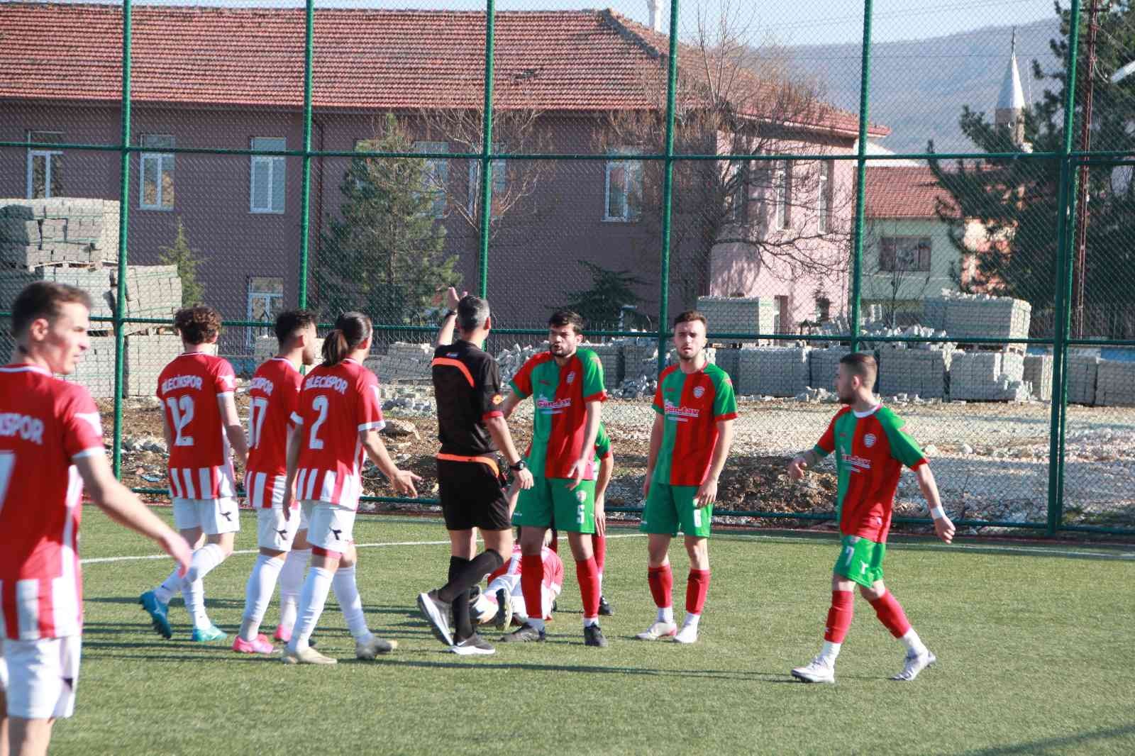 Gergin geçen maçı Bilecikspor kazandı