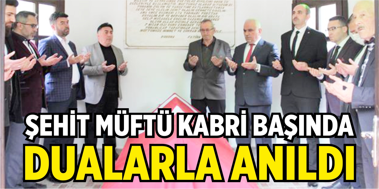 Şehit Müftü kabri başında dualarla anıldı