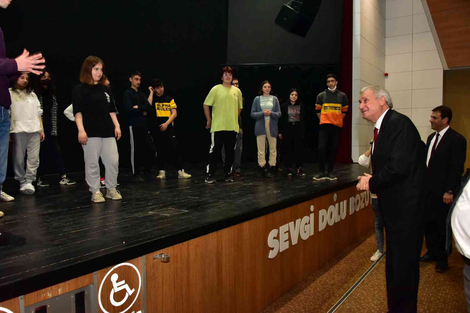 Başkan Bakkalcıoğlu sanatsever gençlerle bir araya geldi
