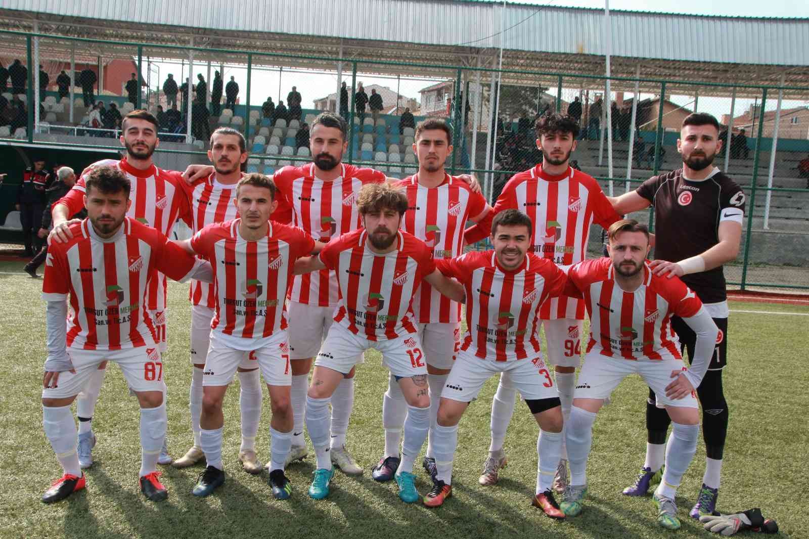 Bilecikspor ilk yarı zorlandığı maçı ikinci yarıda bitirdi